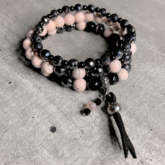 Beads bracelet (Howlite, Hématite, Onyx and Stainless Steel) - Picture 1 of 3